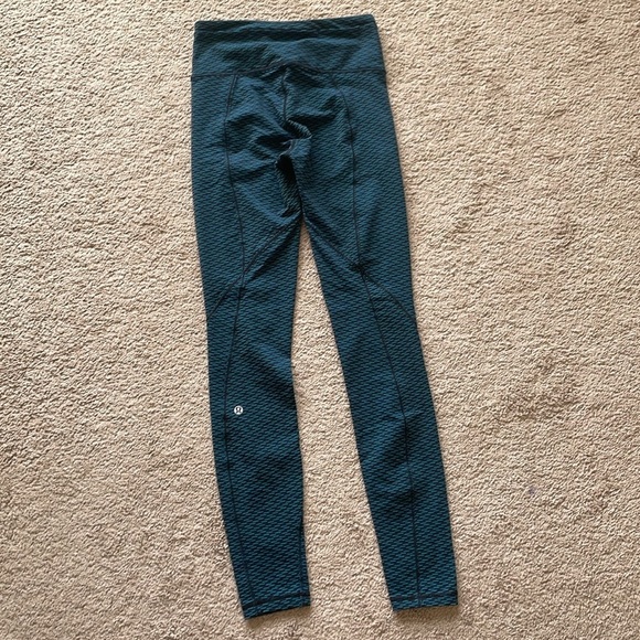 Lululemon Run It Out Tight W’s 4 Black Blue Tiny Geo Print Leggings Activewear - Picture 10 of 12